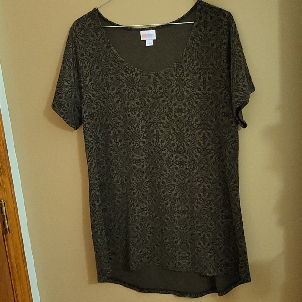 3/$20 LulaRoe L, dark arny green and black pattern
